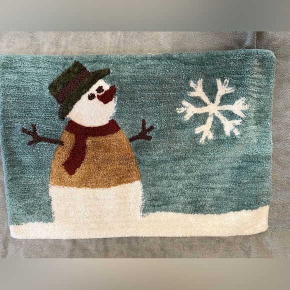 EUC Winter Bath set shower curtain & Bath Rug - Picture 10 of 11